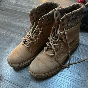 Fall boots - cliffs
